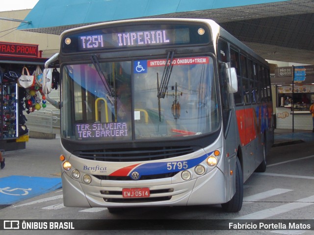 BB Transportes e Turismo 5795 na cidade de Barueri, São Paulo, Brasil, por Fabrício Portella Matos. Número da foto: #12108018.