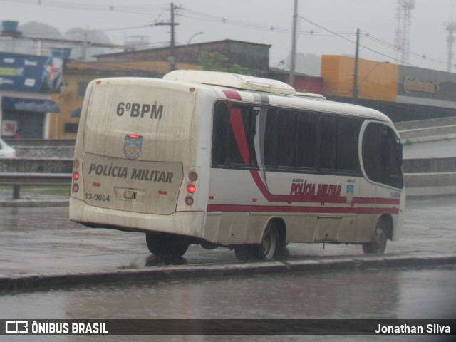 Polícia Militar de Alagoas 13-0004 na cidade de Jaboatão dos Guararapes, Pernambuco, Brasil, por Jonathan Silva. Número da foto: #12107788.