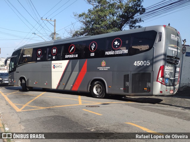 Empresa de Ônibus Pássaro Marron 45.005 na cidade de Itaquaquecetuba, São Paulo, Brasil, por Rafael Lopes de Oliveira. Número da foto: #12066866.