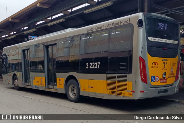 Viação Metrópole Paulista - Zona Leste 3 2237 na cidade de São Paulo, São Paulo, Brasil, por Diego Cardoso da Silva. Número da foto: #12066009.