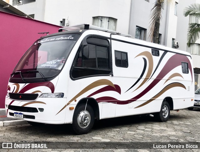 Motorhomes 3628 na cidade de Itapema, Santa Catarina, Brasil, por Lucas Pereira Bicca. Número da foto: #12112901.