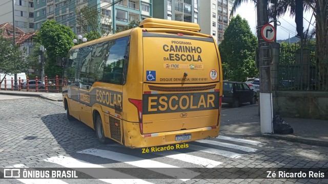 Prefeitura Municipal de Petrópolis ESCOLAR RJJ1B58 na cidade de Petrópolis, Rio de Janeiro, Brasil, por Zé Ricardo Reis. Número da foto: #12112387.
