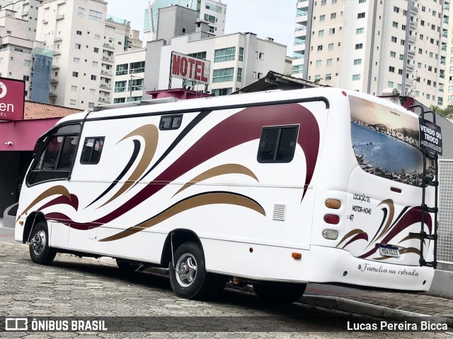 Motorhomes 3628 na cidade de Itapema, Santa Catarina, Brasil, por Lucas Pereira Bicca. Número da foto: #12112891.
