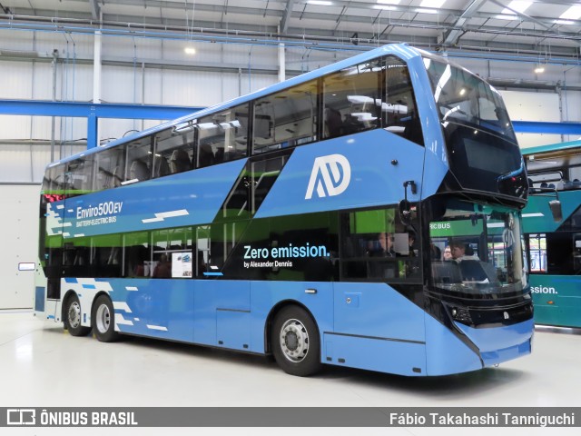Alexander Dennis ENVIRO500EV na cidade de Farnborough, Hampshire, Inglaterra, por Fábio Takahashi Tanniguchi. Número da foto: #12115649.