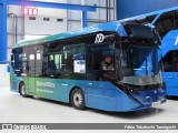 Alexander Dennis ENVIRO100EV na cidade de Farnborough, Hampshire, Inglaterra, por Fábio Takahashi Tanniguchi. Número da foto: #12115636.