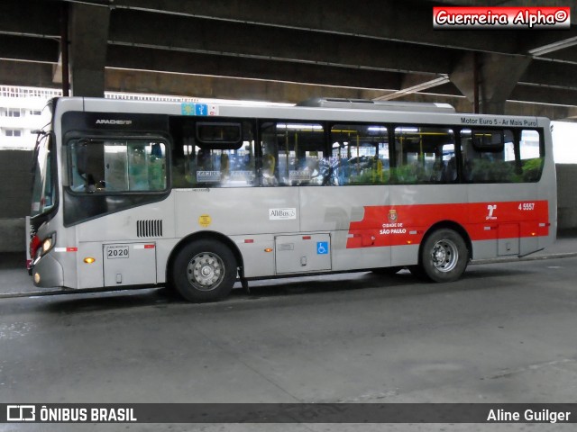 Allibus Transportes 4 5557 na cidade de São Paulo, São Paulo, Brasil, por Aline Guilger. Número da foto: #12118978.