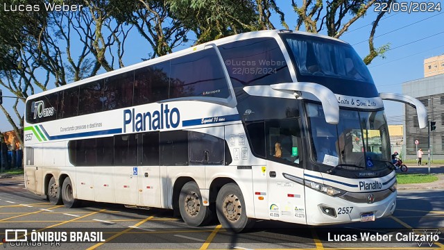 Planalto Transportes 2557 na cidade de Curitiba, Paraná, Brasil, por Lucas Weber Calizario. Número da foto: #12120754.