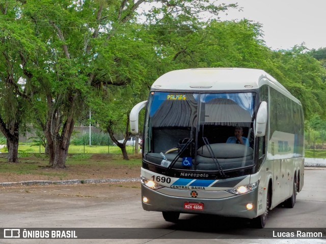 Viação Central Bahia de Transportes 1690 na cidade de Recife, Pernambuco, Brasil, por Lucas Ramon. Número da foto: #12123193.