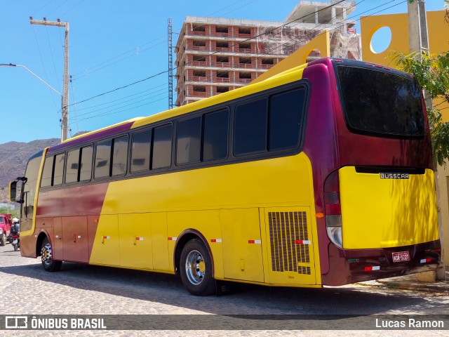 Ônibus Particulares 9227 na cidade de Serra Talhada, Pernambuco, Brasil, por Lucas Ramon. Número da foto: #12123178.