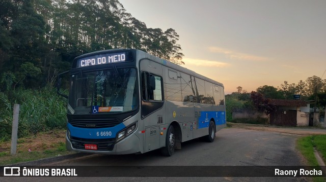 Transwolff Transportes e Turismo 6 6690 na cidade de Embu-Guaçu, São Paulo, Brasil, por Raony Rocha. Número da foto: #12124325.