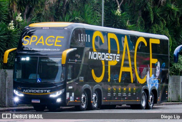 Expresso Nordeste 5720 na cidade de Curitiba, Paraná, Brasil, por Diego Lip. Número da foto: #12125508.