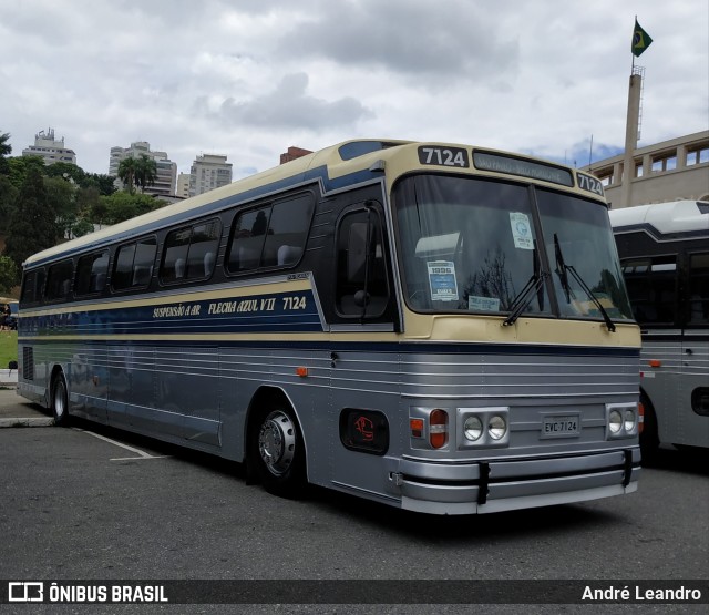 Ônibus Particulares 7124 na cidade de São Paulo, São Paulo, Brasil, por André Leandro. Número da foto: #12129444.