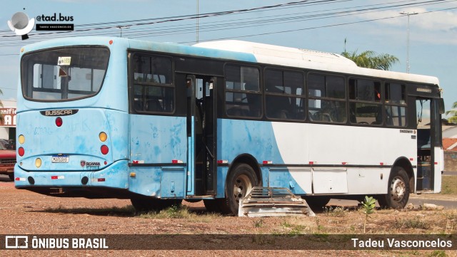 Ônibus Particulares  na cidade de Nova Xavantina, Mato Grosso, Brasil, por Tadeu Vasconcelos. Número da foto: #12130203.