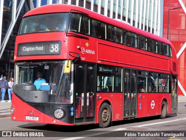 Arriva LT837 na cidade de London, Greater London, Inglaterra, por Fábio Takahashi Tanniguchi. Número da foto: #12131141.