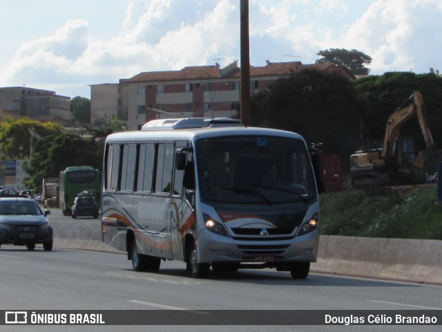 Ônibus Particulares 1800 na cidade de Belo Horizonte, Minas Gerais, Brasil, por Douglas Célio Brandao. Número da foto: #12131330.
