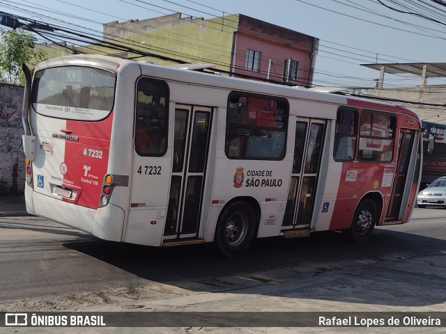 Pêssego Transportes 4 7232 na cidade de São Paulo, São Paulo, Brasil, por Rafael Lopes de Oliveira. Número da foto: #12130506.