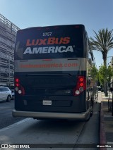 LuxBus America 5757 na cidade de Santa Monica, California, Estados Unidos, por Marco Silva. Número da foto: #12129656.