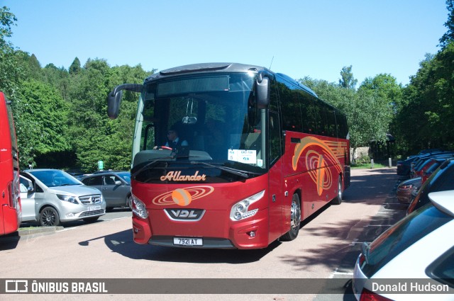 Allander Travel 7921AT na cidade de Highlands, Escócia, por Donald Hudson. Número da foto: #12132529.