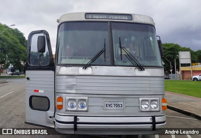 Ônibus Particulares 7053 na cidade de Curitiba, Paraná, Brasil, por André Leandro. Número da foto: #12133410.