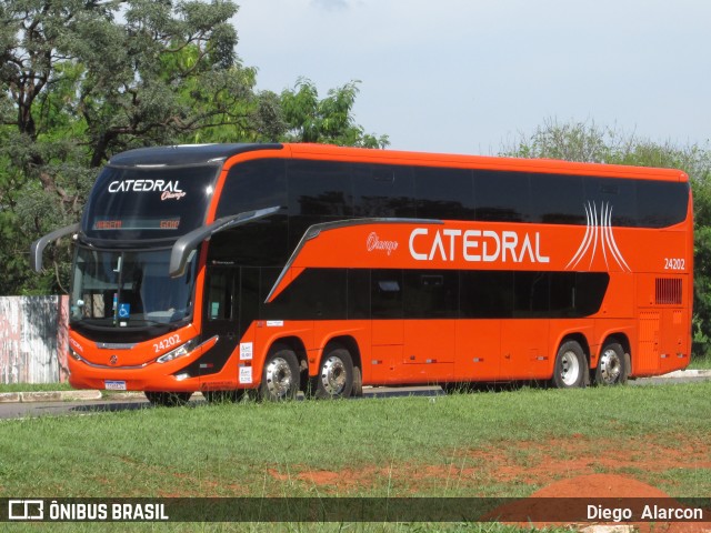 Catedral Turismo 24202 na cidade de Brasília, Distrito Federal, Brasil, por Diego Alarcon. Número da foto: #12133208.