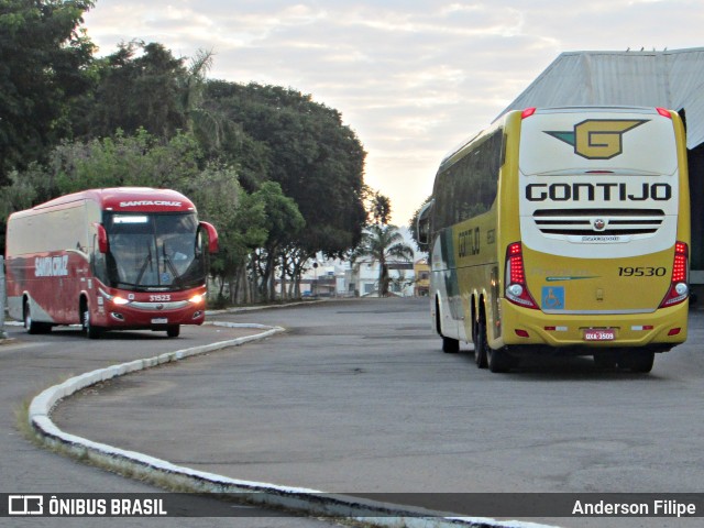 Empresa Gontijo de Transportes 19530 na cidade de Varginha, Minas Gerais, Brasil, por Anderson Filipe. Número da foto: #12132007.