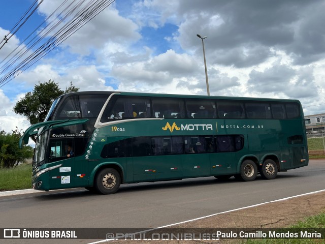Viação Motta 19004 na cidade de Brasília, Distrito Federal, Brasil, por Paulo Camillo Mendes Maria. Número da foto: #12131989.