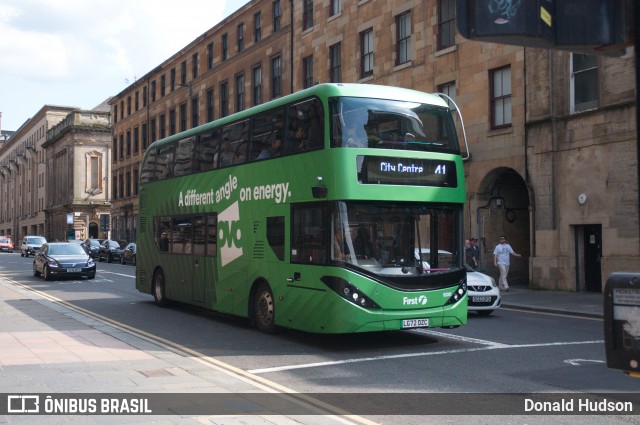 First Glasgow 38458 na cidade de Glasgow, Strathclyde, Escócia, por Donald Hudson. Número da foto: #12132645.