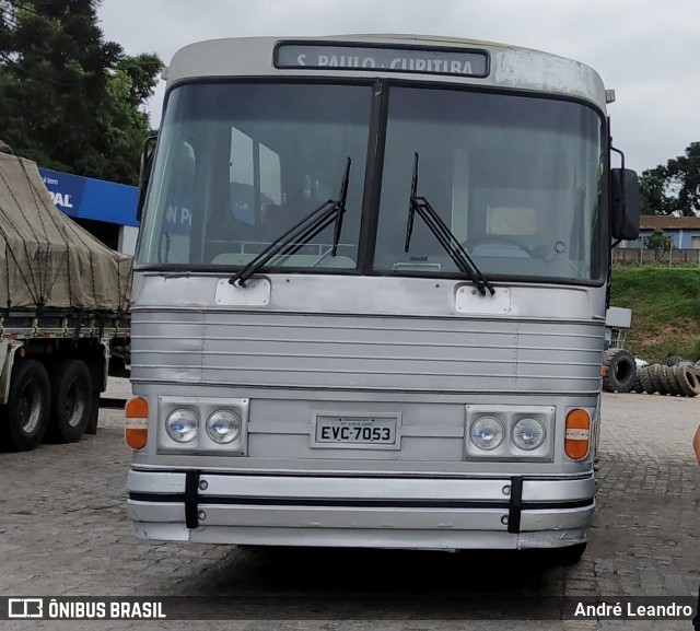 Ônibus Particulares 7053 na cidade de Curitiba, Paraná, Brasil, por André Leandro. Número da foto: #12133403.