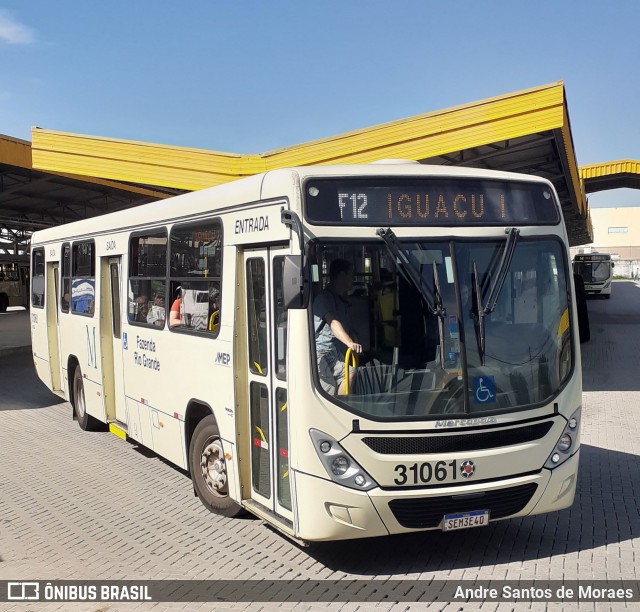 Viação Nobel 31061 na cidade de Fazenda Rio Grande, Paraná, Brasil, por Andre Santos de Moraes. Número da foto: #12068580.