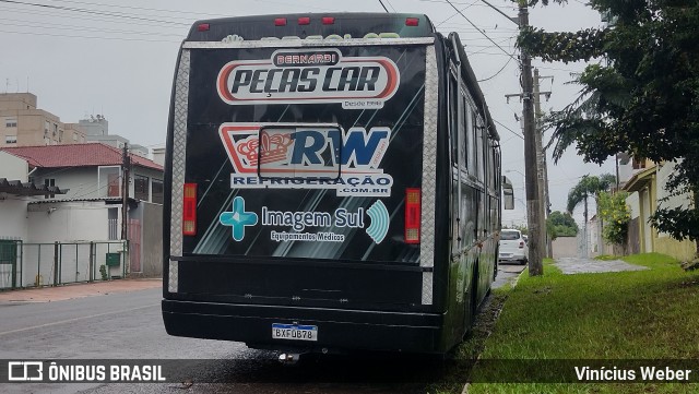 Ônibus Particulares  na cidade de Novo Hamburgo, Rio Grande do Sul, Brasil, por Vinícius Weber. Número da foto: #12068281.