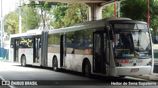 Next Mobilidade - ABC Sistema de Transporte 8209 na cidade de Diadema, São Paulo, Brasil, por Heitor de Sena Sapaterro. Número da foto: #12134352.