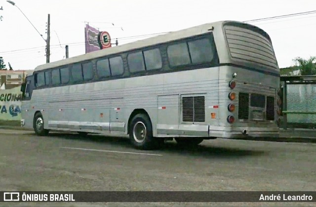 Ônibus Particulares 7053 na cidade de Curitiba, Paraná, Brasil, por André Leandro. Número da foto: #12136919.
