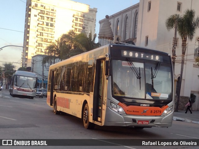 Viação Gato Preto 8 2579 na cidade de São Paulo, São Paulo, Brasil, por Rafael Lopes de Oliveira. Número da foto: #12137086.