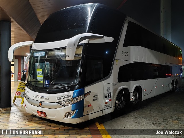Auto Viação Catarinense 3729 na cidade de Registro, São Paulo, Brasil, por Joe Walczak. Número da foto: #12072923.