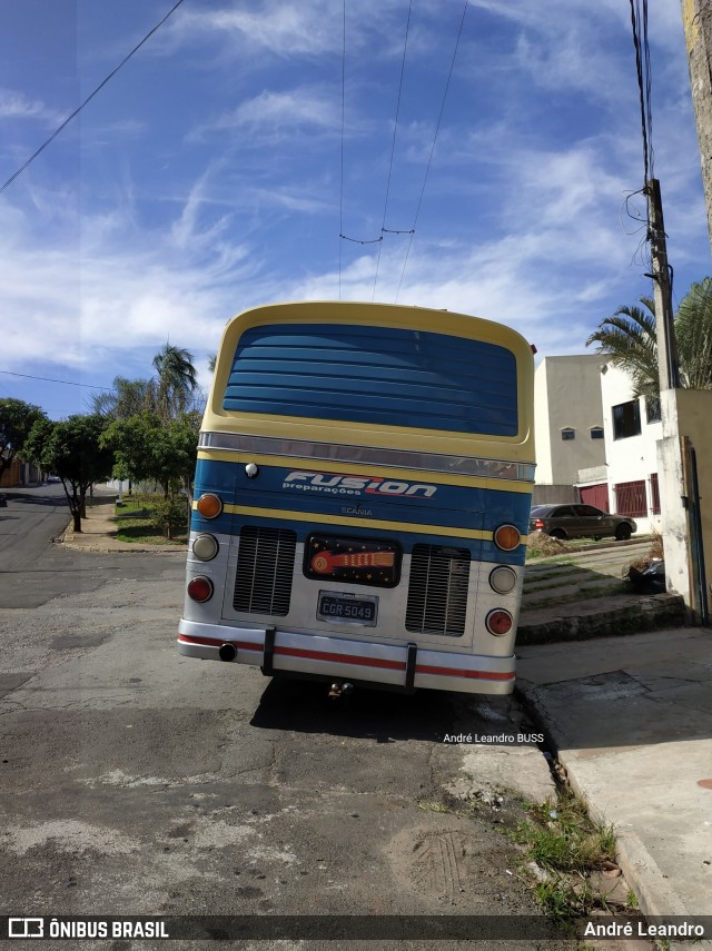 Ônibus Particulares 5049 na cidade de Limeira, São Paulo, Brasil, por André Leandro. Número da foto: #12071789.