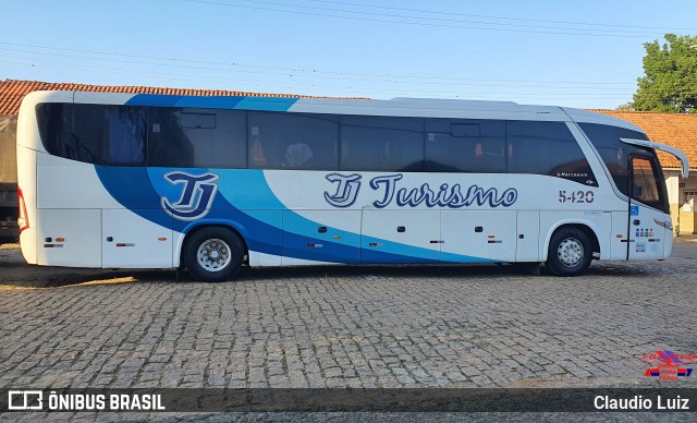 TJ Turismo 5420 na cidade de Três Corações, Minas Gerais, Brasil, por Claudio Luiz. Número da foto: #12080365.