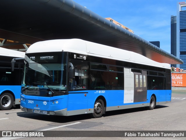 EMT Madrid - Empresa Municipal de Transportes de Madrid 2521 na cidade de Madrid, Madrid, Madrid, Espanha, por Fábio Takahashi Tanniguchi. Número da foto: #12141198.