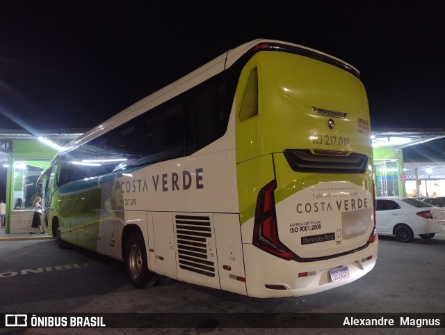 Costa Verde Transportes RJ 217.019 na cidade de Mangaratiba, Rio de Janeiro, Brasil, por Alexandre  Magnus. Número da foto: #12162665.