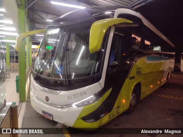 Costa Verde Transportes RJ 217.019 na cidade de Mangaratiba, Rio de Janeiro, Brasil, por Alexandre  Magnus. Número da foto: #12162649.