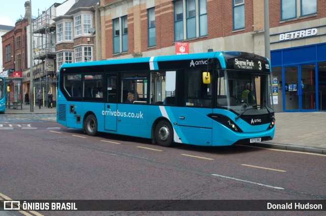 Arriva 2705 na cidade de Darlington, County Durham, Inglaterra, por Donald Hudson. Número da foto: #12163656.