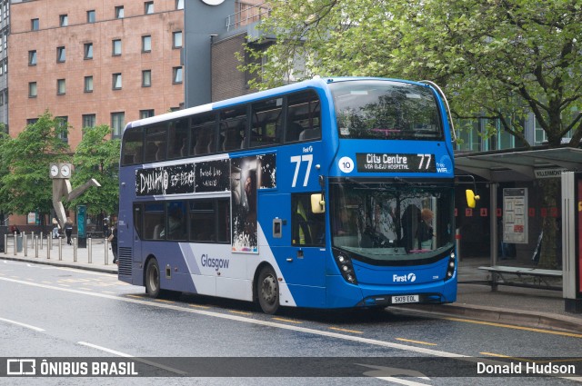 First Glasgow 33398 na cidade de Glasgow, Strathclyde, Escócia, por Donald Hudson. Número da foto: #12163654.