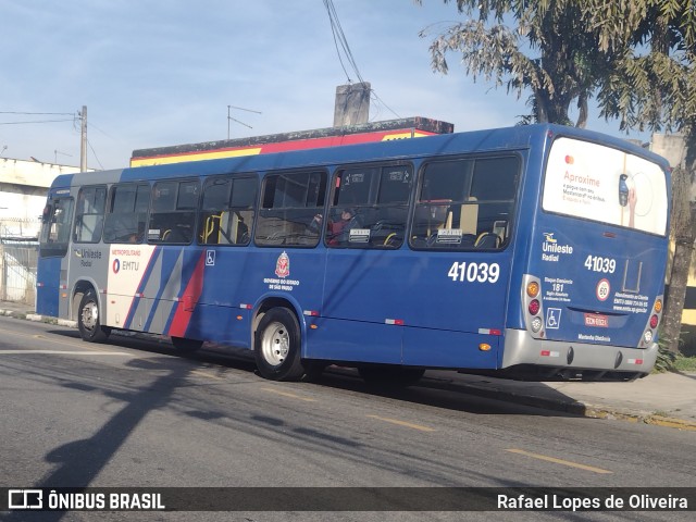 Radial Transporte Coletivo 41.039 na cidade de Suzano, São Paulo, Brasil, por Rafael Lopes de Oliveira. Número da foto: #12167810.
