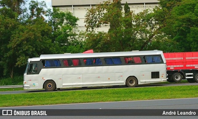 Ônibus Particulares 7E03 na cidade de Limeira, São Paulo, Brasil, por André Leandro. Número da foto: #12167786.