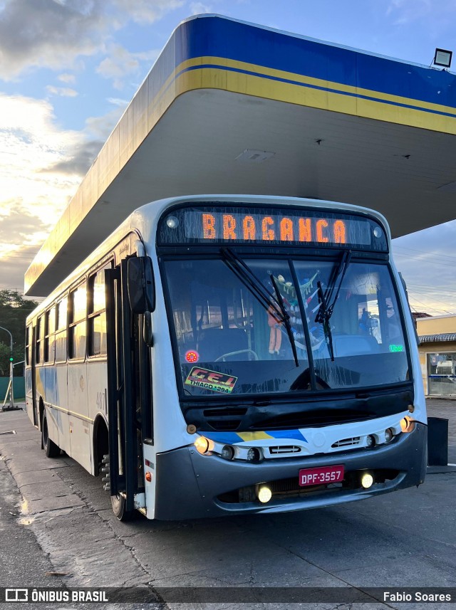 Ônibus Particulares 487 na cidade de Bragança, Pará, Brasil, por Fabio Soares. Número da foto: #12169394.