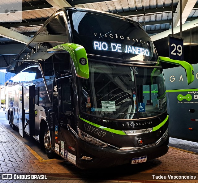 Viação Garcia 87069 na cidade de Resende, Rio de Janeiro, Brasil, por Tadeu Vasconcelos. Número da foto: #12170582.
