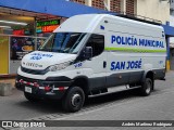 Polícia Municipal de San José V-50 na cidade de Hospital, San José, San José, Costa Rica, por Andrés Martínez Rodríguez. Número da foto: #12170291.
