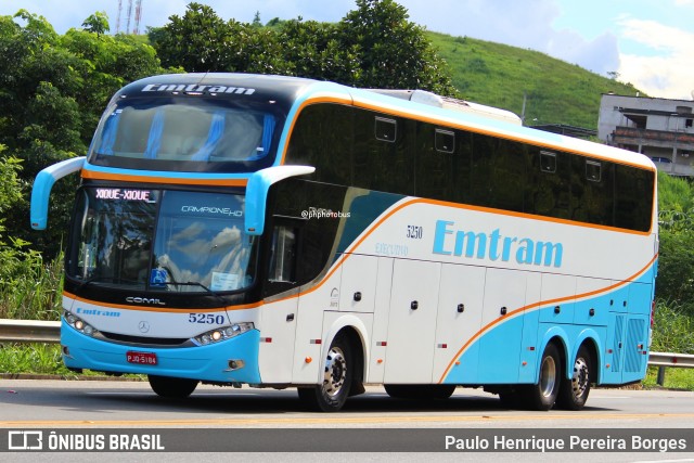 Emtram 5250 na cidade de Barra do Piraí, Rio de Janeiro, Brasil, por Paulo Henrique Pereira Borges. Número da foto: #12172133.