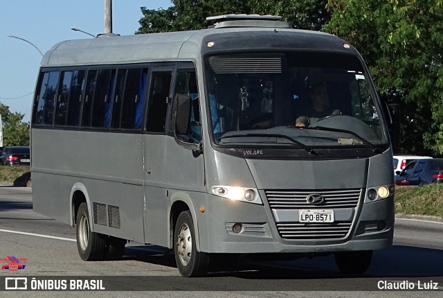 Ônibus Particulares LPO8571 na cidade de Rio de Janeiro, Rio de Janeiro, Brasil, por Claudio Luiz. Número da foto: #12173104.