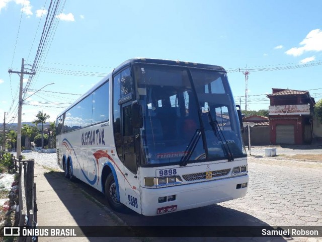 Gleyson Tur 9898 na cidade de Brasília de Minas, Minas Gerais, Brasil, por Samuel Robson. Número da foto: #12172987.