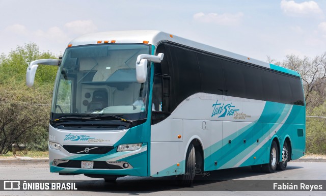 Turistar 3024 na cidade de San Juan del Río, Querétaro, México, por Fabián Reyes. Número da foto: #12172847.